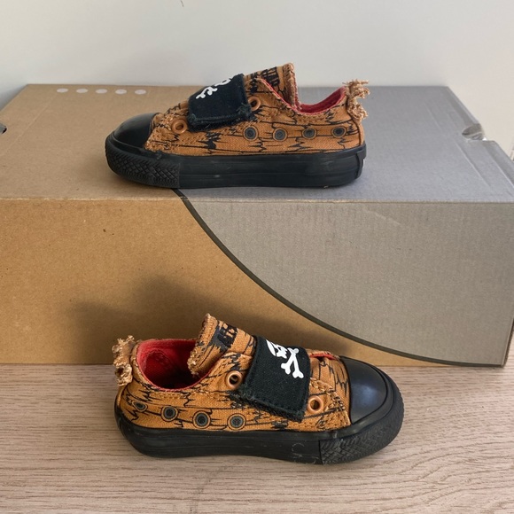 Converse Chuck Taylor Skull & Crossbones Toddler Sneakers- SZ 5 C - Picture 9 of 12